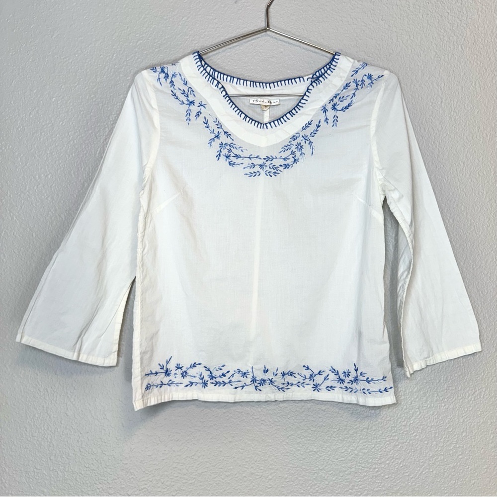 Tres Jolie Blouse Embroidered Floral